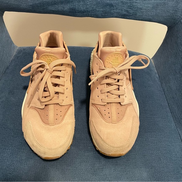 Pink Suede Nike Huarache - Picture 2 of 5